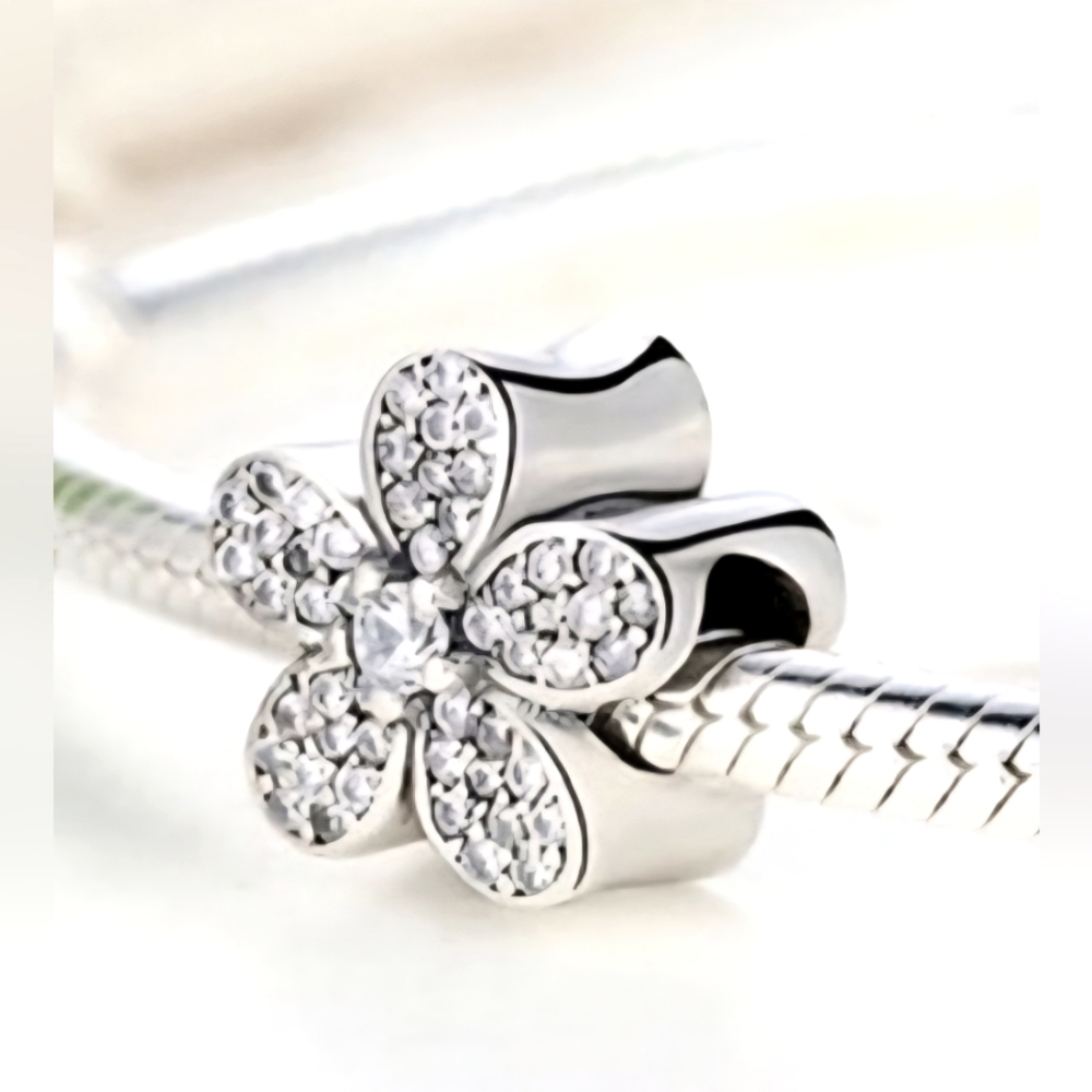 PANDORA Dazzling Daisy Sterling Silver Charm
